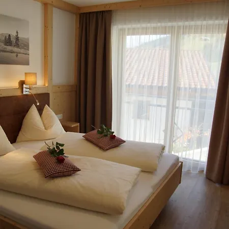Гостевой дом Haus Dorfblick 4*