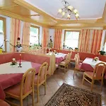 Haus Dorfblick בית הארחה 4*