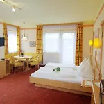 Haus Dorfblick בית הארחה