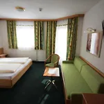 Haus Dorfblick בית הארחה 4*
