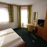 Haus Dorfblick בית הארחה 4*