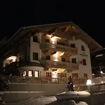 Haus Dorfblick בית הארחה 4*
